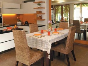 interior-ruang-makan-dan-dapur-jadi-satu-terbuka-minimalis-002