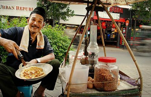 Penjual Makanan | https://www.sepulsa.com/blog/8-pahlawan-yang-sering-kamu-temui-tapi-gak-kamu-sangka
