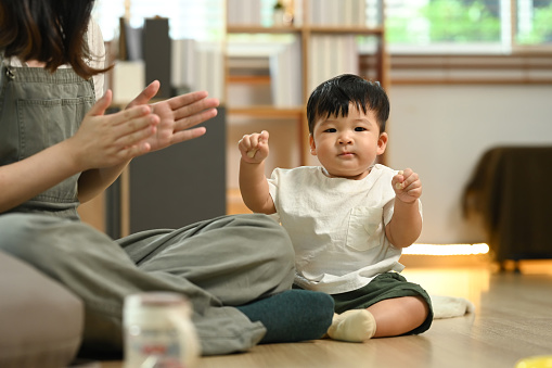 Ilustrasi Bayi yang Sedang Dititipkan di Daycare