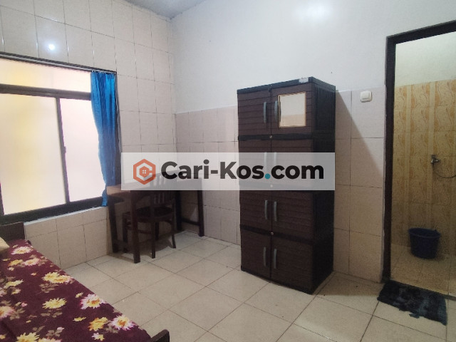 Kost Putra Arkana kamar mandi dalam dekat UGM